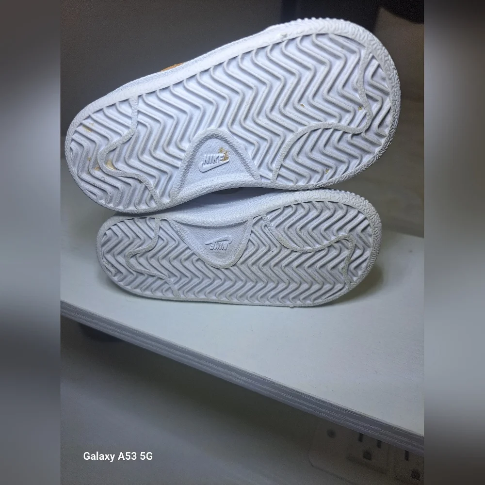 Nike Kids White and Gold Sneakers Size 4C